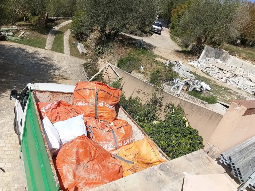 Enlèvement de big-bag par camion grue